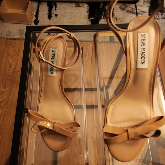 Steve Madden Bow Tie Patent Leather Kitten Heel Strappy Sandal - Picture 5 of 5